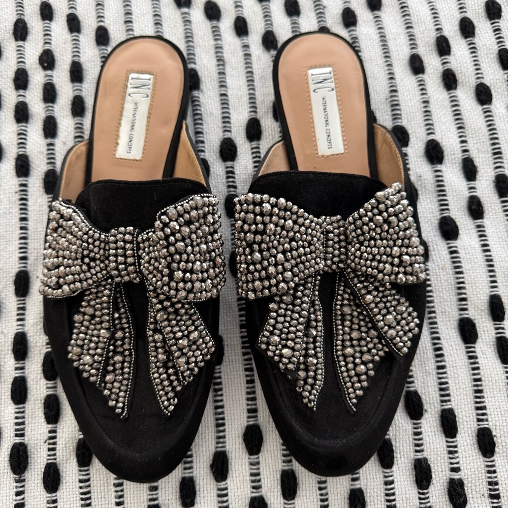 Nice silver bow slipper mule